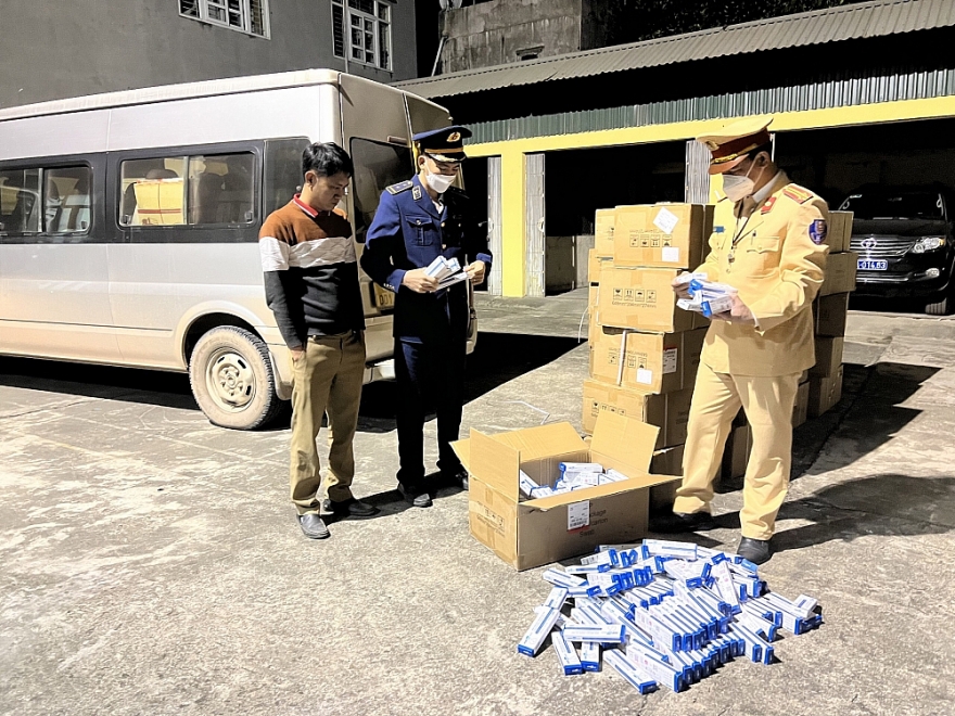 Tạm giữ 10.000 bộ Kit test nhanh Covid-19 có dấu hiệu nhập lậu