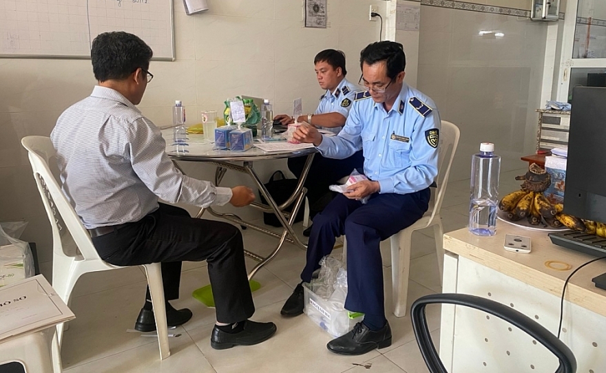 Xử phạt 01 DN gần 50 triệu đồng về hành vi buôn bán thực phẩm không đảm bảo chất lượng Xử phạt 01 DN gần 50 triệu đồng về hành vi buôn bán thực phẩm không đảm bảo chất lượng