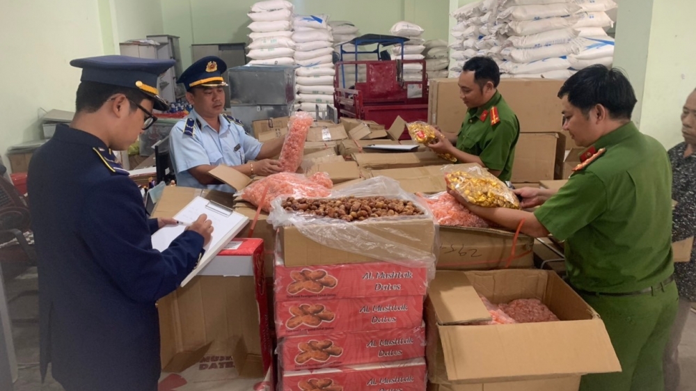 Phú Yên: Phát hiện, tạm giữ gần 2,7 tấn bánh kẹo, mứt sấy không có hóa đơn chứng từ