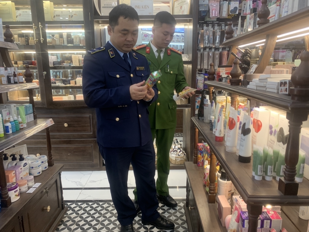 Xử phạt gần 50 triệu đồng 02 cơ sở vi phạm hoạt động kinh doanh trên Thương mại điện tử