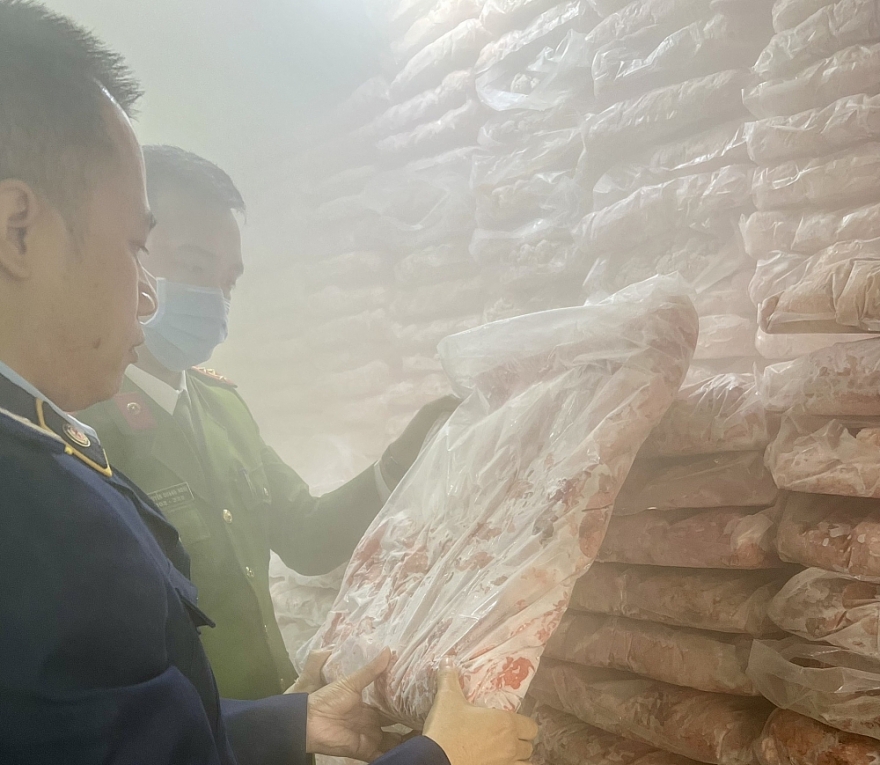 Phát hiện kho chứa hơn 6 tấn mỡ không rõ nguồn gốc xuất xứ Phát hiện kho chứa hơn 6 tấn mỡ không rõ nguồn gốc xuất xứ tại Hà Nội