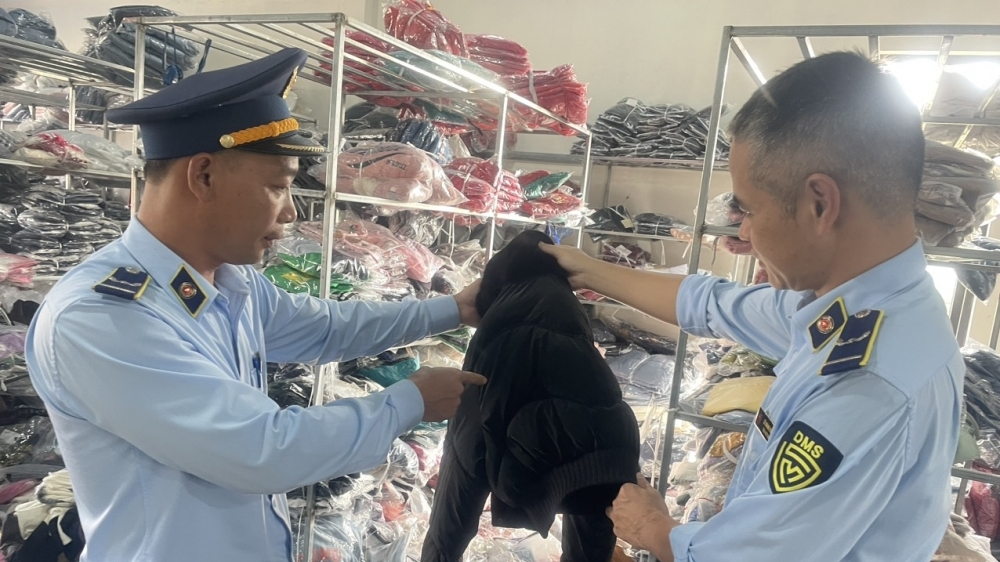 Kinh doanh 450 cái áo ấm không rõ nguồn gốc, xuất xứ, cơ sở bị xử phạt 25 triệu đồng