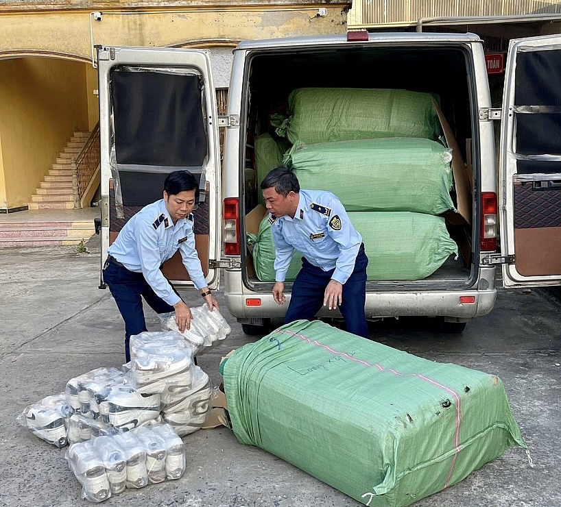 Thu giữ gần 1.000 đôi giầy giả mạo nhãn hiệu Nike và Asics Thu giữ gần 1.000 đôi giầy giả mạo nhãn hiệu Nike và Asics