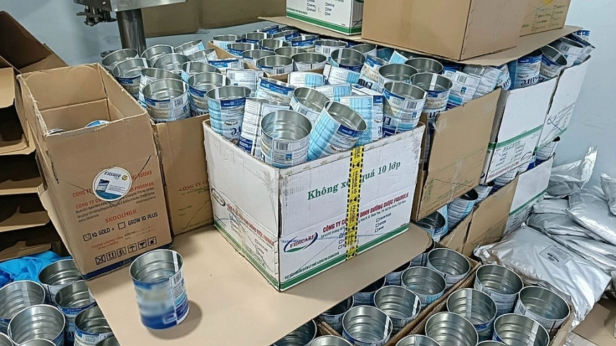 Phát hiện xưởng sản xuất sữa giả bán online quy mô lớn liên tỉnh Bình Dương, thành phố Hồ Chí Minh Phát hiện xưởng sản xuất sữa giả bán online quy mô lớn liên tỉnh Bình Dương, thành phố Hồ Chí Minh