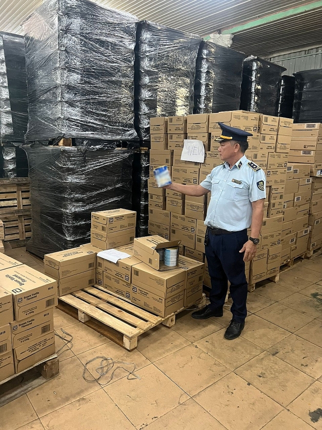 Phát hiện xưởng sản xuất sữa giả bán online quy mô lớn liên tỉnh Bình Dương, thành phố Hồ Chí Minh Phát hiện xưởng sản xuất sữa giả bán online quy mô lớn liên tỉnh Bình Dương, thành phố Hồ Chí Minh