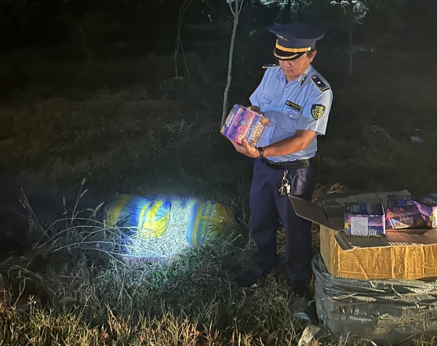 Chuyển cơ quan điều tra hình sự vụ vận chuyển trái phép pháo nổ qua biên giới trên địa bàn Long An