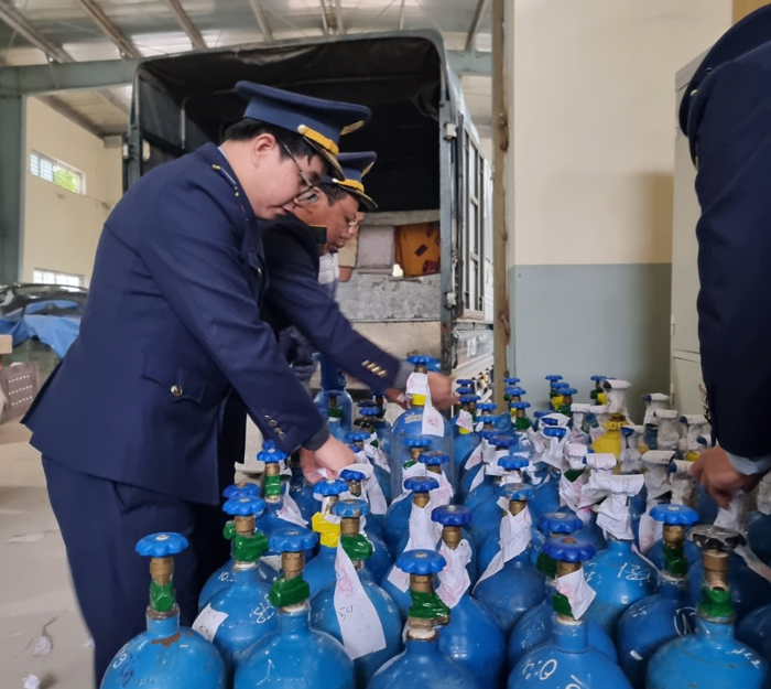 Phạt gần 100 triệu đồng hai cá nhân kinh doanh khí N2O và xác bóng không rõ nguồn gốc, xuất xứ Phạt gần 100 triệu đồng hai cá nhân kinh doanh khí N2O và xác bóng không rõ nguồn gốc, xuất xứ