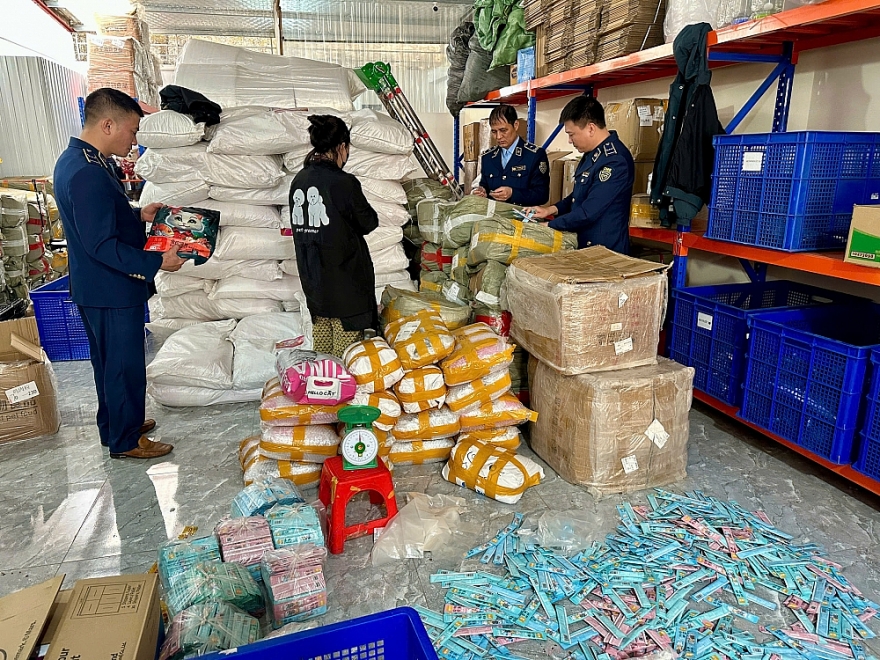 Thái Nguyên: Thu giữ lượng lớn sản phẩm thức ăn thú nuôi nhập lậu