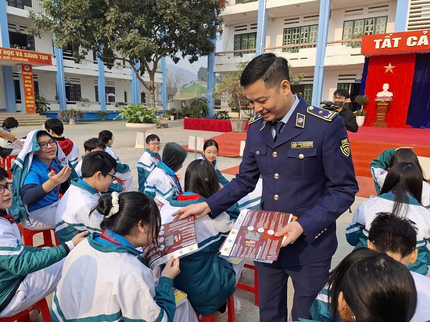 Lào Cai: Tuyên truyền, phổ biến pháp luật về thuốc lá điện tử và tác hại của thuốc lá điện tử