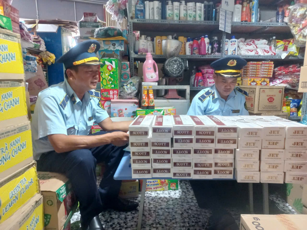 Đột xuất kiểm tra 04 hộ kinh doanh buôn bán thuốc lá điếu nhập lậu tại thị xã Cai Lậy, Tiền Giang Đột xuất kiểm tra 04 hộ kinh doanh buôn bán thuốc lá điếu nhập lậu tại thị xã Cai Lậy, Tiền Giang