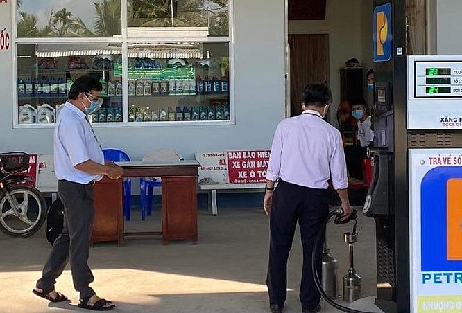 Kinh doanh xăng dầu kém chất lượng, DN bị xử phạt trên 320 triệu đồng Kinh doanh xăng dầu kém chất lượng, DN bị xử phạt trên 320 triệu đồng