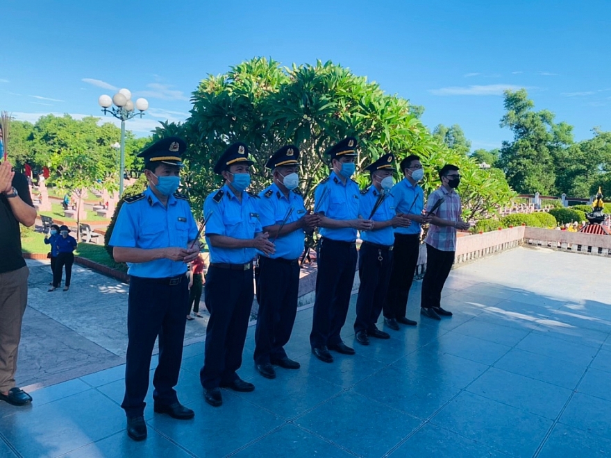 Dâng hương tưởng niệm các anh hùng, liệt sỹ nhân dịp đầu Xuân Nhâm Dần 2022