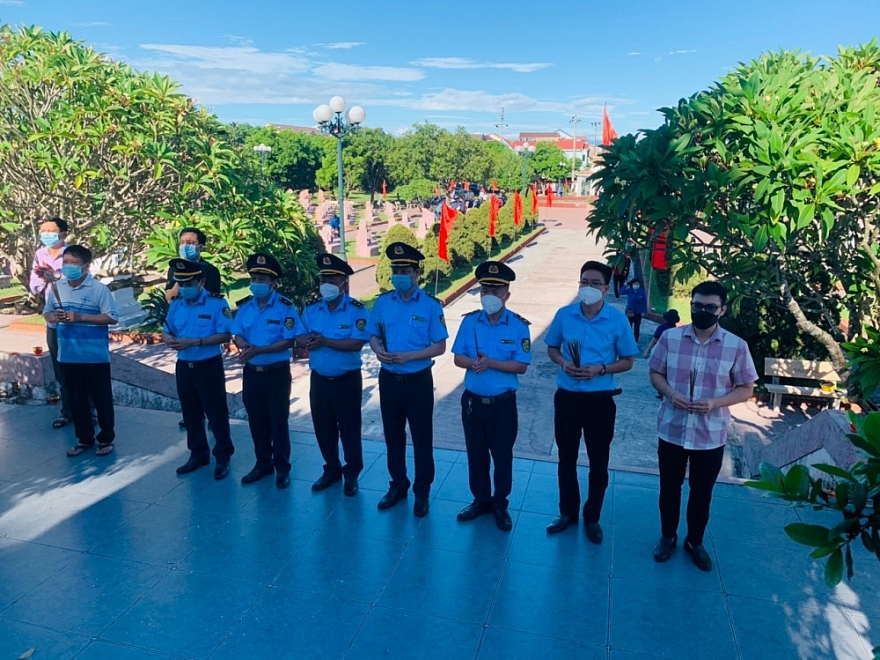 Dâng hương tưởng niệm các anh hùng, liệt sỹ nhân dịp đầu Xuân Nhâm Dần 2022