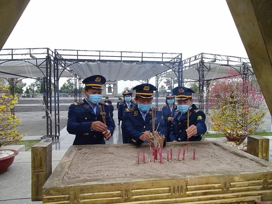 Dâng hương tưởng niệm các anh hùng, liệt sỹ nhân dịp đầu Xuân Nhâm Dần 2022