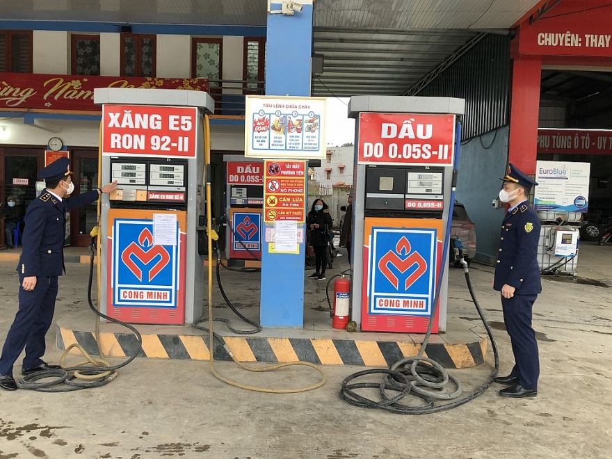 Đồng loạt ra quân kiểm tra, kiểm soát các cửa hàng xăng dầu trên địa bàn Lạng Sơn