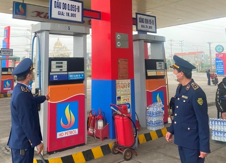 Cục QLTT Quảng Ninh tăng cường kiểm tra, xử lý vi phạm trong kinh doanh xăng dầu