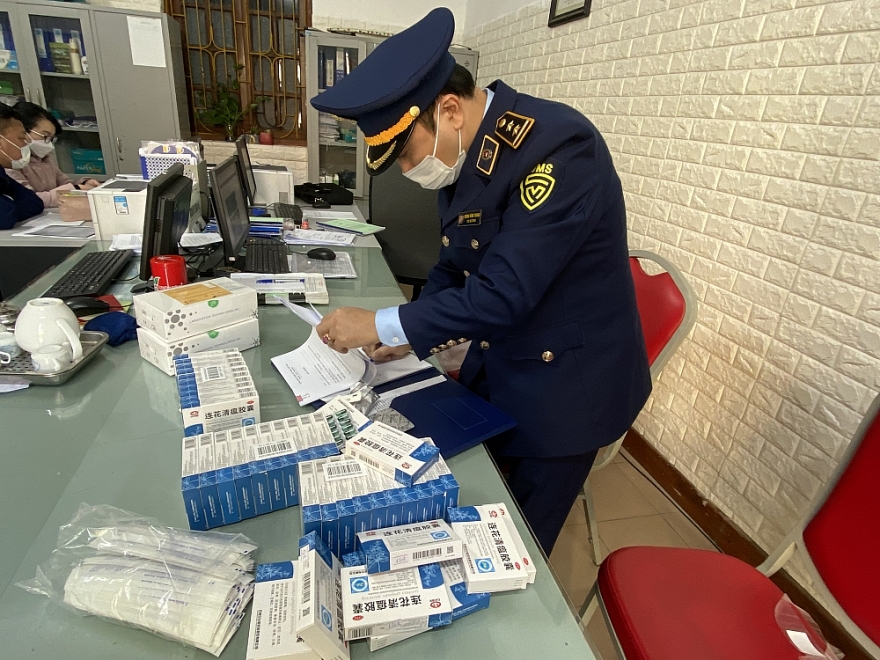 Thu giữ gần 1.000 viên thuốc điều trị Covid-19 không rõ nguồn gốc xuất xứ