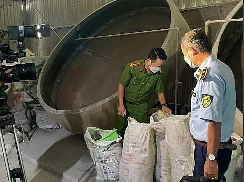 Long An: Sản xuất phân bón không phù hợp với quy chuẩn, một DN bị phạt gần 150 triệu đồng Long An: Sản xuất phân bón không phù hợp với quy chuẩn, một DN bị phạt gần 150 triệu đồng