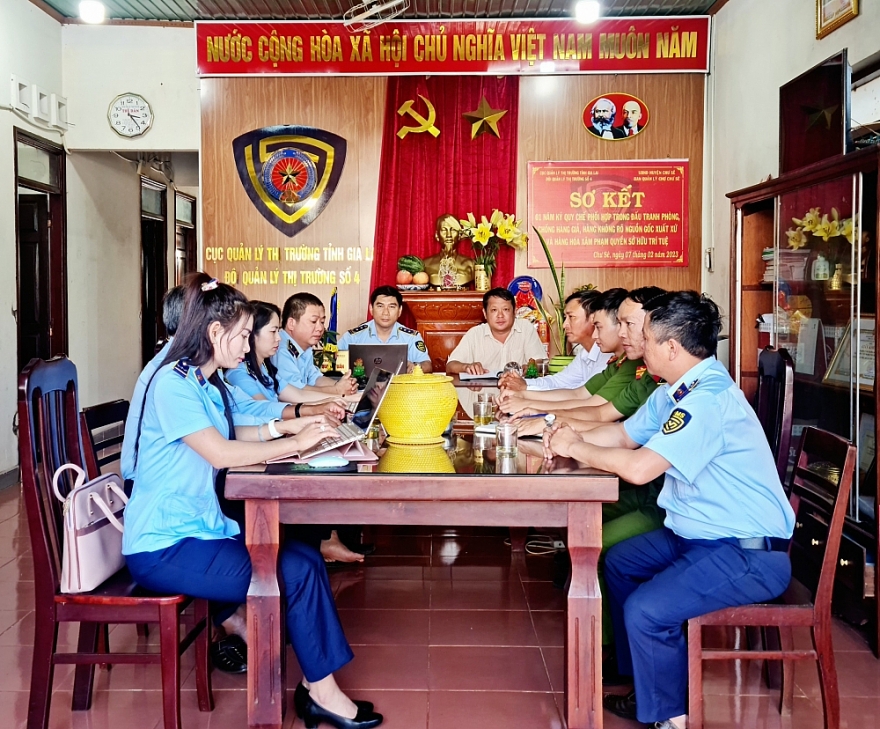 Gia Lai: Sơ kết 01 năm ký Quy chế phối hợp với Ban quản lý chợ Chư Sê Gia Lai: Sơ kết 01 năm ký Quy chế phối hợp với Ban quản lý chợ Chư Sê