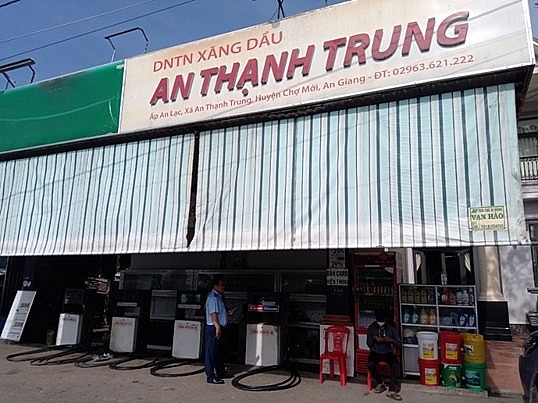 Xử phạt 01 cửa hàng kinh doanh xăng dầu tại An Giang niêm yết giá không đúng quy định Xử phạt 01 cửa hàng kinh doanh xăng dầu tại An Giang niêm yết giá không đúng quy định