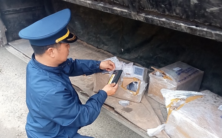 Xử phạt 90 triệu đồng đối tượng kinh doanh 230 điện thoại đã qua sử dụng nhập lậu