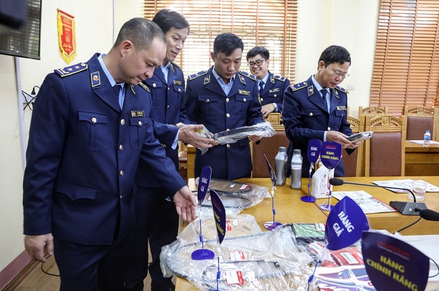 Cục QLTT Vĩnh Phúc tập huấn phân biệt hàng thật - hàng giả Cục QLTT Vĩnh Phúc tập huấn phân biệt hàng thật - hàng giả