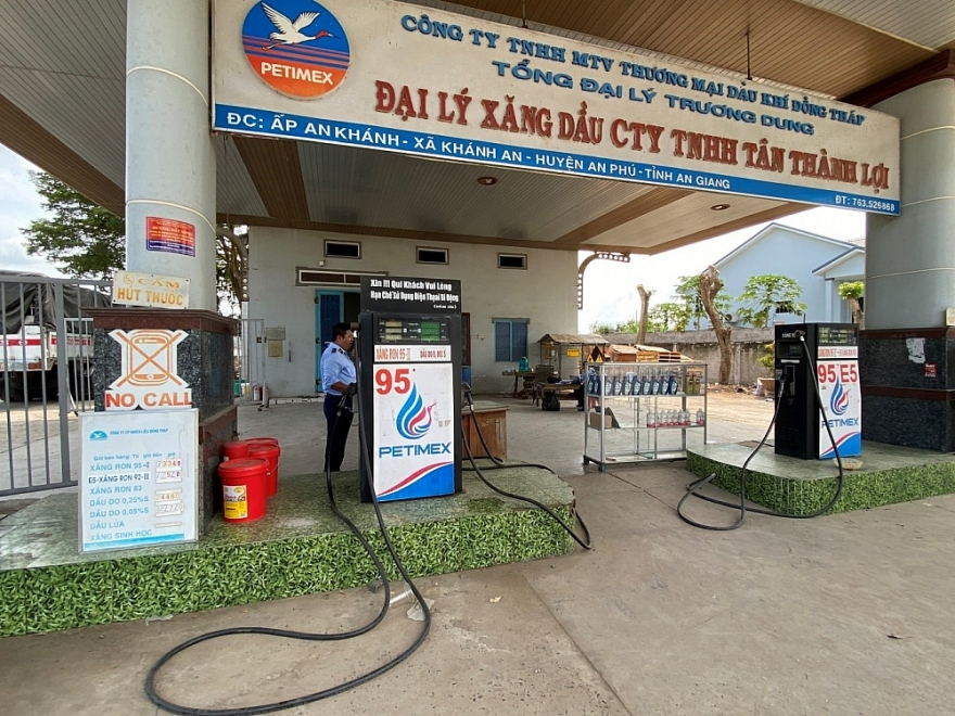 Phát hiện Doanh nghiệp kinh doanh xăng dầu giảm thời gian bán hàng và sử dụng cột đo có tem kiểm định hết hiệu lực