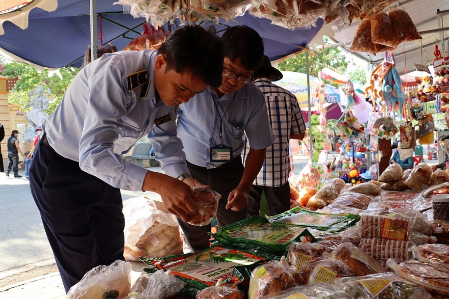Kiểm tra liên ngành vệ sinh an toàn thực phẩm tại khu du lịch núi Bà Đen