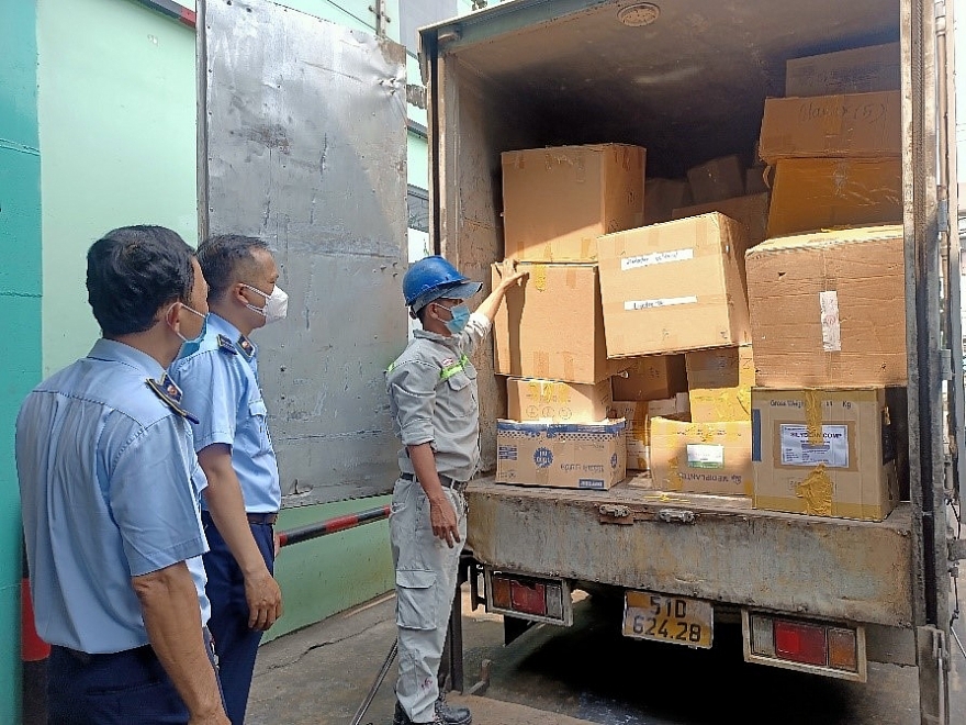 Tiêu hủy gần 60.000 sản phẩm hàng hóa vi phạm trị giá trên 5,5 tỷ đồng Tiêu hủy gần 60.000 sản phẩm hàng hóa vi phạm trị giá trên 5,5 tỷ đồng