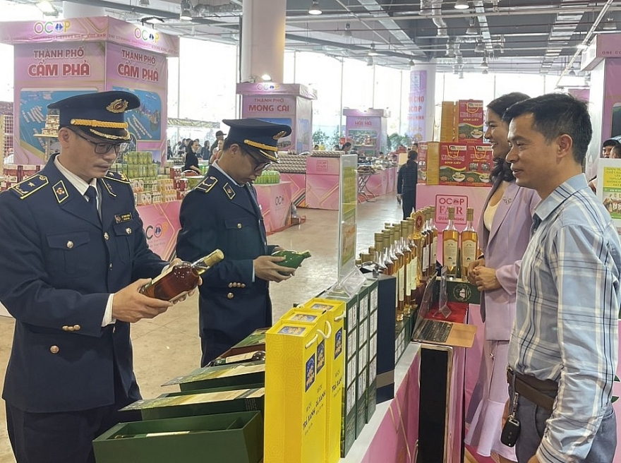 Quảng Ninh: Phạt vi phạm hành chính gần 3,6 tỷ đồng trong tháng cao điểm kiểm tra thị trường Quảng Ninh: Phạt vi phạm hành chính gần 3,6 tỷ đồng trong tháng cao điểm kiểm tra thị trường