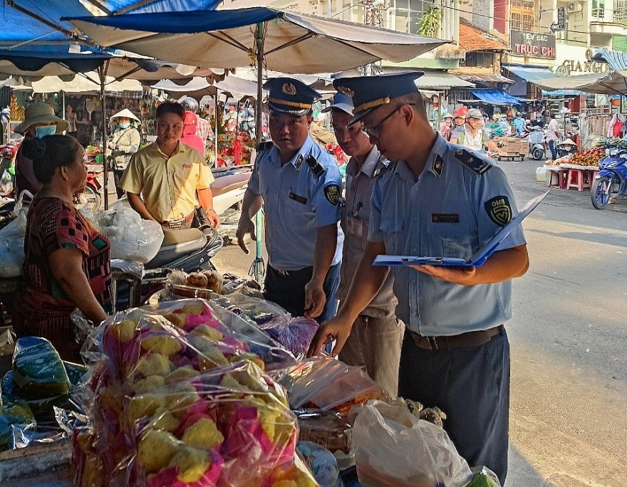 Bình Dương: Đội QLTT số 1 nộp ngân sách hơn 530 triệu đồng trong Cao điểm Tết Giáp Thìn 2024 Bình Dương: Đội QLTT số 1 nộp ngân sách hơn 530 triệu đồng trong Cao điểm Tết Giáp Thìn 2024