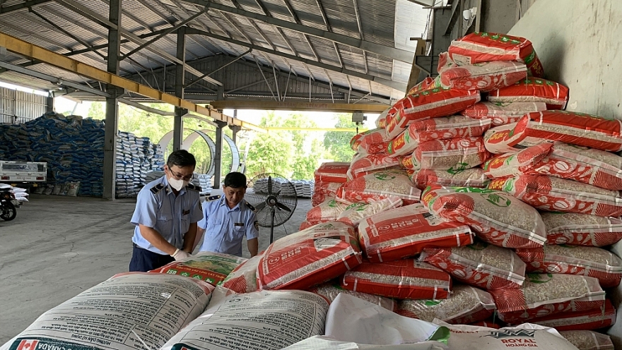 Kiên Giang: Xử phạt gần 180 triệu đồng 02 hộ kinh doanh phân bón không đạt chất lượng Kiên Giang: Xử phạt gần 180 triệu đồng 02 hộ kinh doanh phân bón không đạt chất lượng