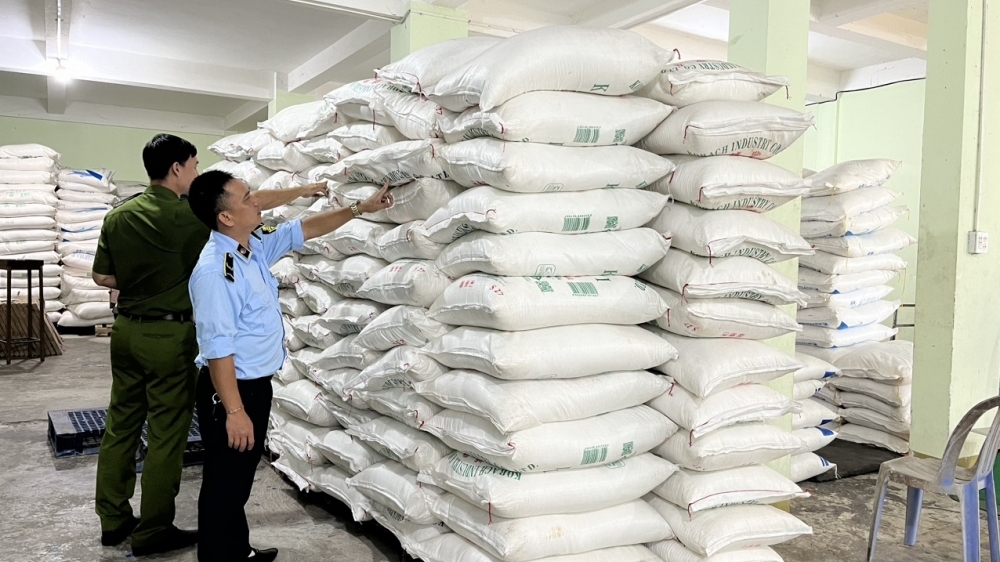 Phát hiện, tạm giữ 22 tấn đường kính trắng trên địa bàn Phú Yên