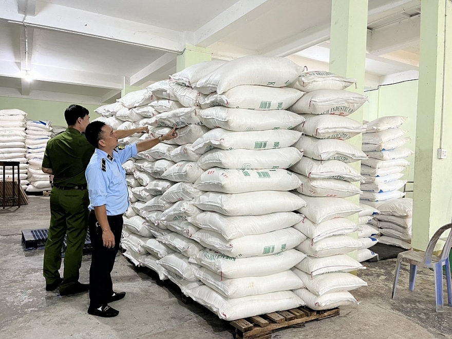 Phát hiện, tạm giữ 22 tấn đường kính trắng trên địa bàn Phú Yên