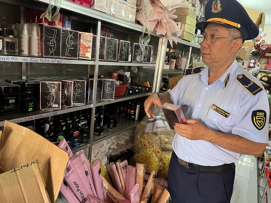 Ngăn chặn nước hoa không rõ nguồn gốc xuất xứ dịp Tết Nguyên đán Ất Tỵ 2025