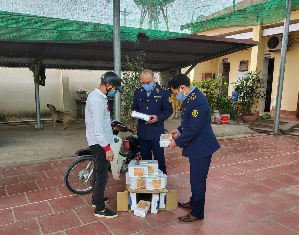 Thu giữ lô kit test và thuốc 'phòng và điều trị Covid-19' trên địa bàn Thái Nguyên