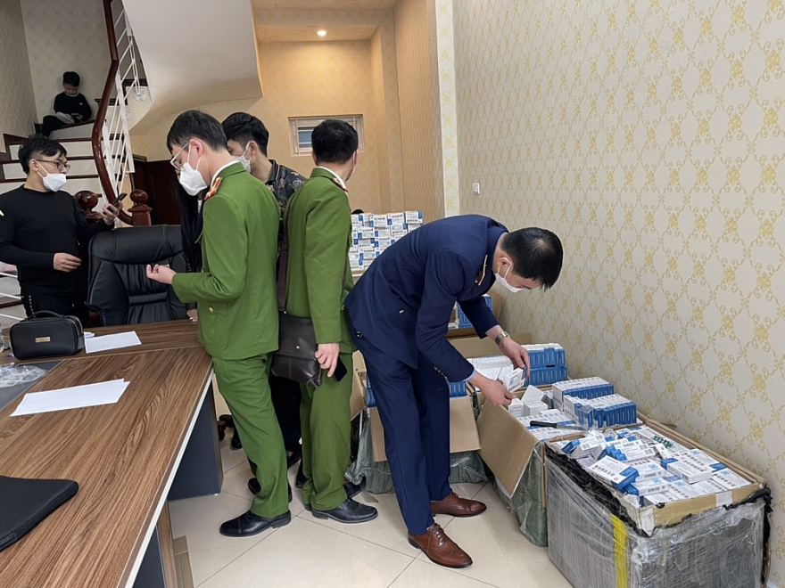 Tiếp tục phát hiện trên 3.000 hộp thuốc điều trị Covid-19 không rõ nguồn gốc tại Hà Nội