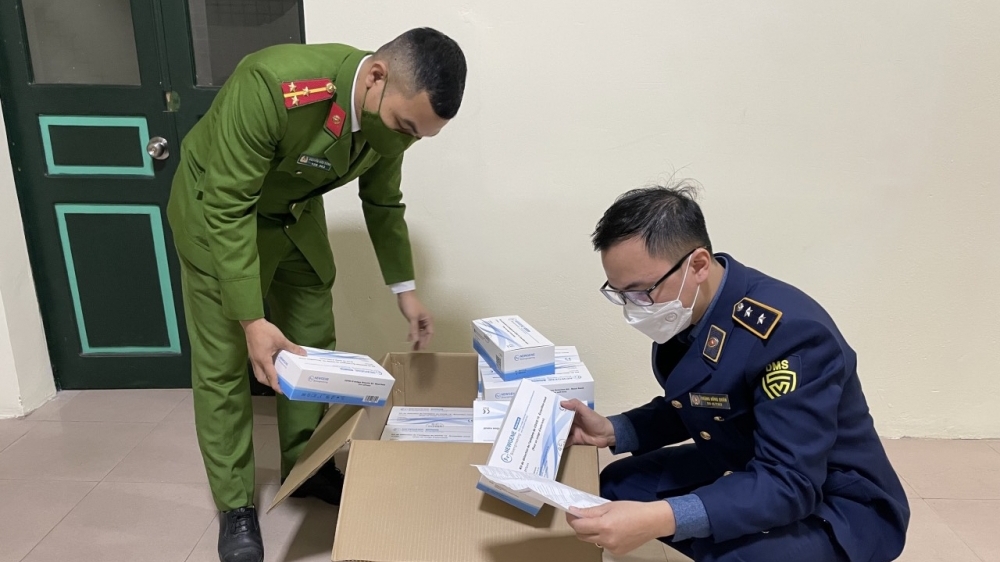 Phát hiện, thu giữ 900 bộ kit test Covid-19 nhập lậu