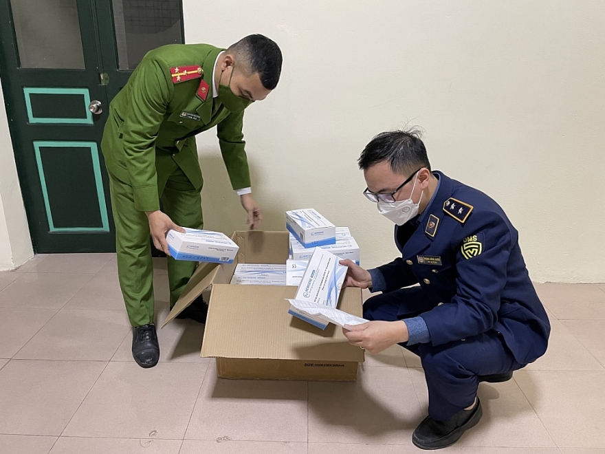 Phát hiện, thu giữ 900 bộ kit test Covid-19 nhập lậu