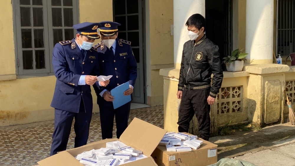 Lạng Sơn: Tạm giữ 1.200 bộ Kit test nhanh Covid – 19 để xác minh, làm rõ