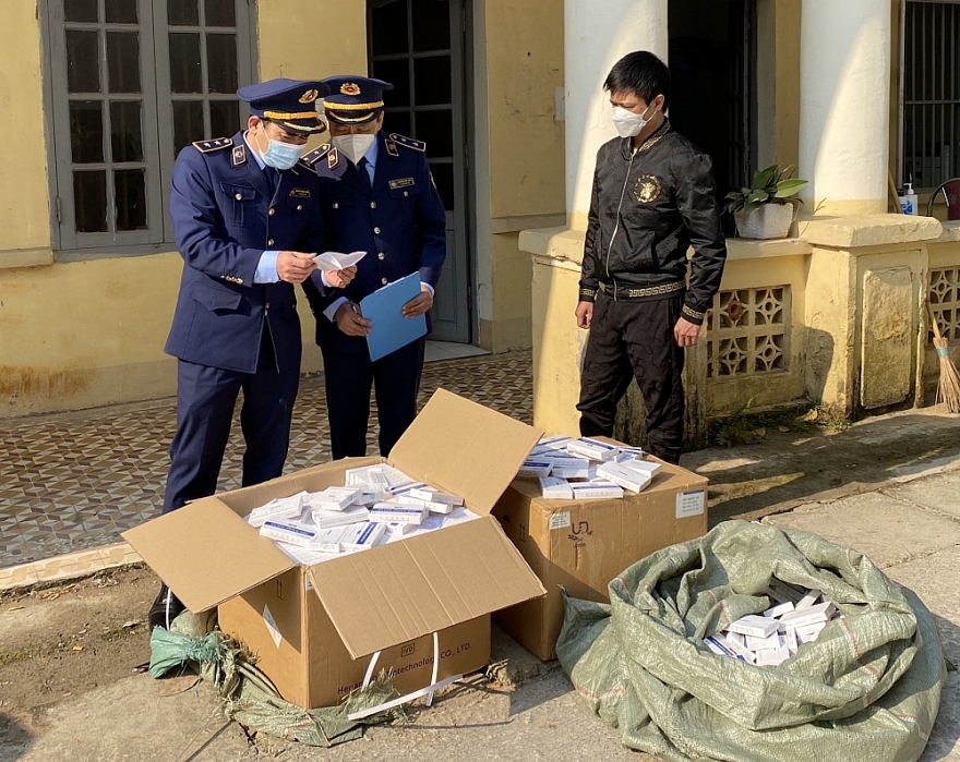 Lạng Sơn: Tạm giữ 1.200 bộ Kit test nhanh Covid – 19 để xác minh, làm rõ