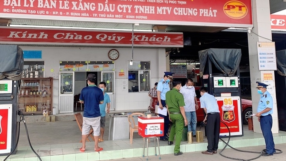 Liên tiếp xử phạt 2 Doanh nghiệp kinh doanh xăng dầu không đảm bảo chất lượng tại Bình Dương