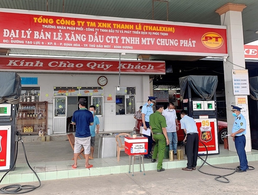 Liên tiếp xử phạt 2 Doanh nghiệp kinh doanh xăng dầu không đảm bảo chất lượng tại Bình Dương