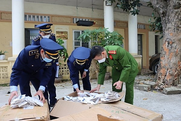 Phát hiện phương tiện vận chuyển trên 6.300 bộ kit test Covid-19 có dấu hiệu vi phạm