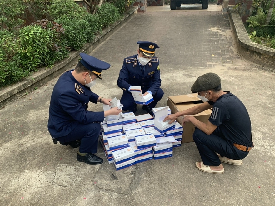 QLTT Quảng Ninh: Liên tiếp ngăn chặn các vụ buôn bán kit test lậu, thu giữ gần 8.500 sản phẩm