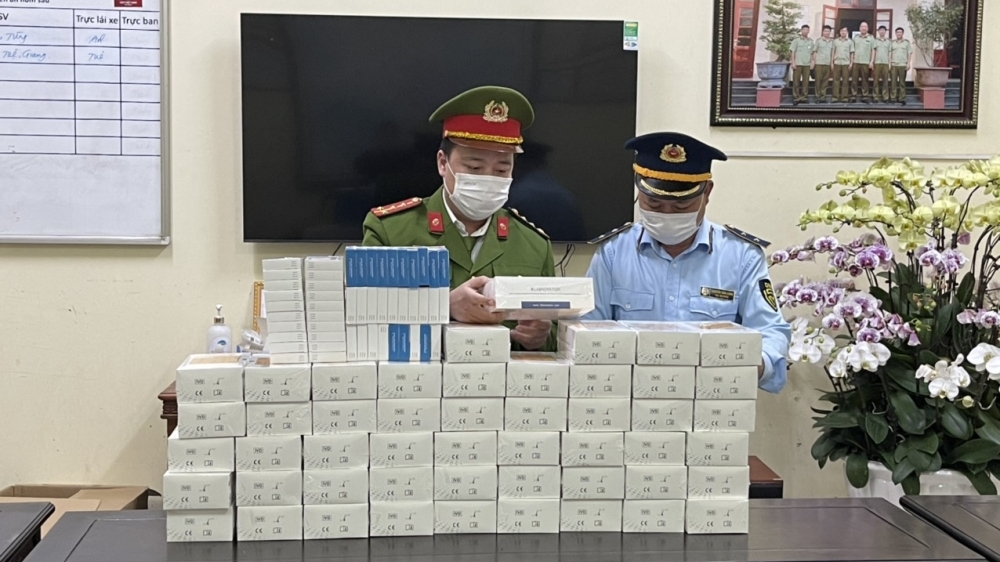 Cục QLTT Bắc Ninh tạm giữ lô kit test Covid-19 và thuốc Liên hoa thanh ôn có nhiều dấu hiệu vi phạm