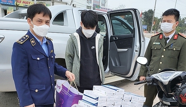 Hà Tĩnh: Thu giữ 1.050 bộ kit test Covid-19 không rõ nguồn gốc