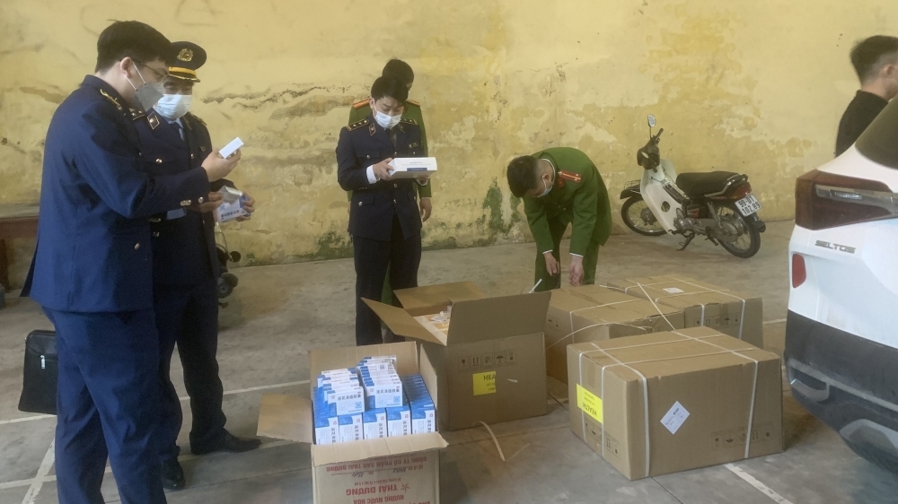 Bắc Ninh: Tiếp tục tạm giữ lượng lớn kit test và thuốc hỗ trợ điều trị Covid-19