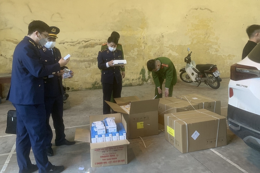 Bắc Ninh: Tiếp tục tạm giữ lượng lớn kit test và thuốc hỗ trợ điều trị Covid-19 Bắc Ninh: Tiếp tục tạm giữ lượng lớn kit test và thuốc hỗ trợ điều trị Covid-19