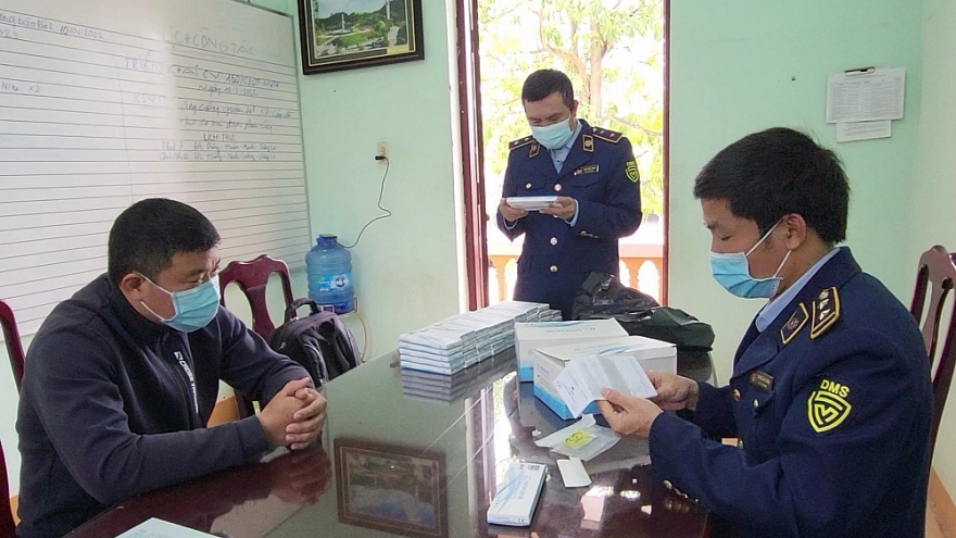 Quảng Bình: Liên tiếp phát hiện, xử lý các hành vi vi phạm trong kinh doanh kit test nhanh Covid-19